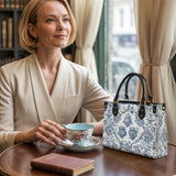 Catholight Eleganza Sacra: Borsa in Pelle Blu e Bianca per la Devozione